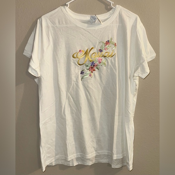 Delta Tops - NWT Women’s Size XL‎ Hawaii Kauai Embroidered Flowers White Short Sleeve T-Shirt